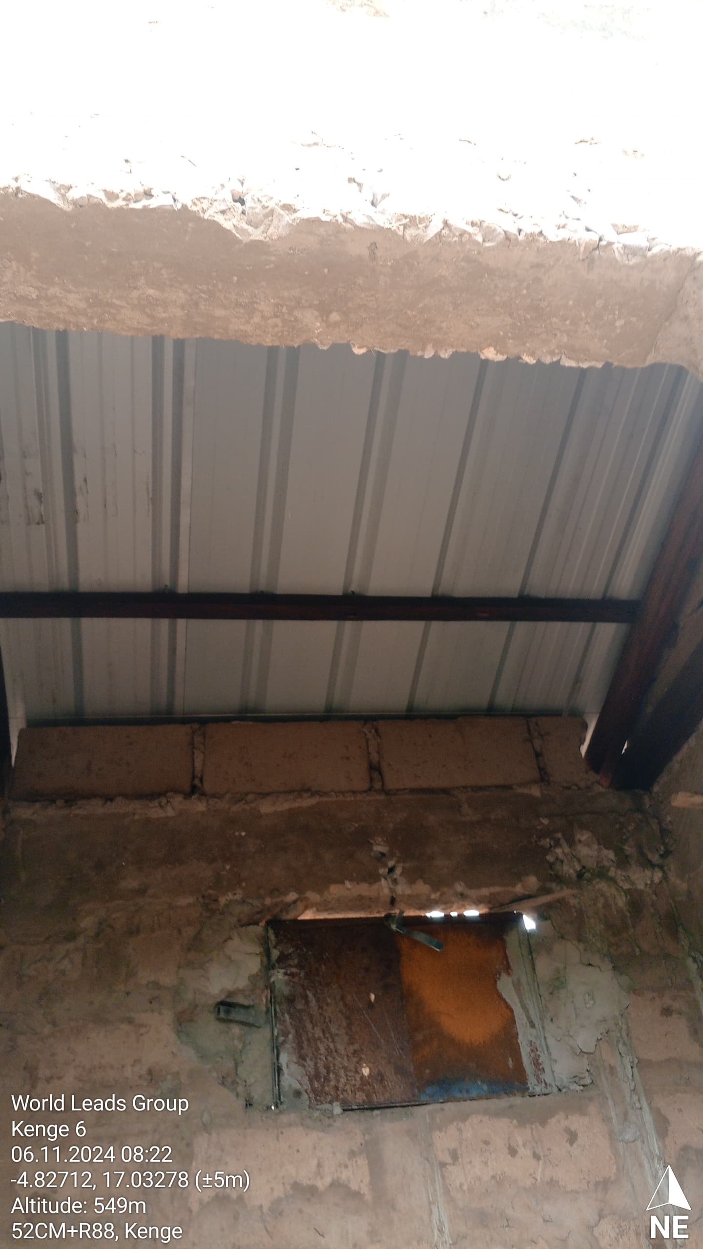 Érection du mur de 2,5m de hauteur